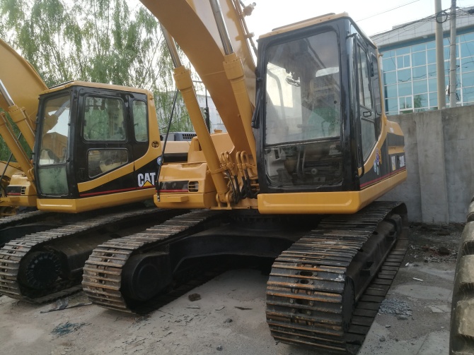 1998 Japan made Cat 320B excavator for sale in China in excellent working condition