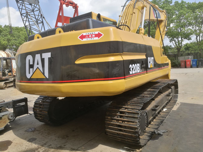 Caterpillar 320BL Excavator For Sale 2000 model made in Japan