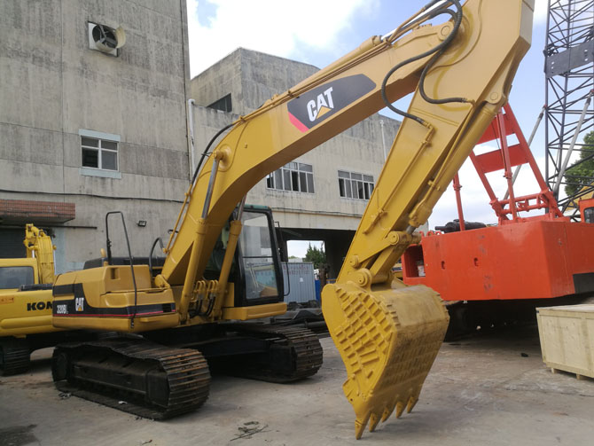 Caterpillar 320BL Excavator For Sale 2000 model made in Japan