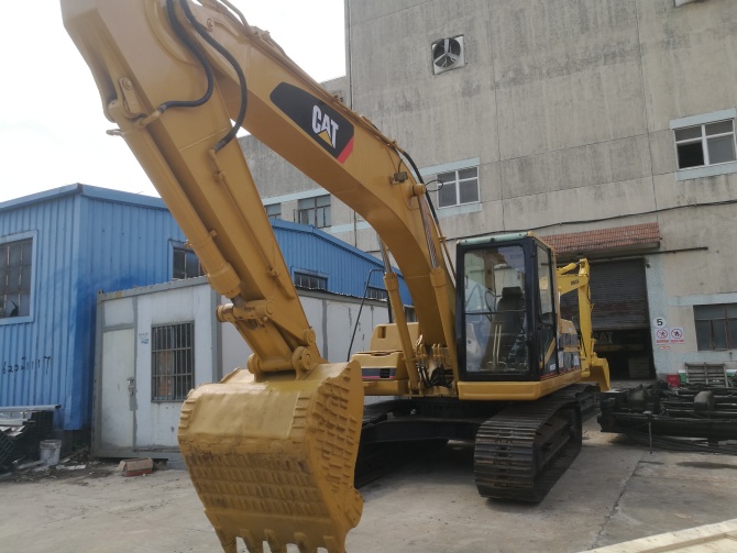 Caterpillar 320BL Excavator For Sale 2000 model made in Japan