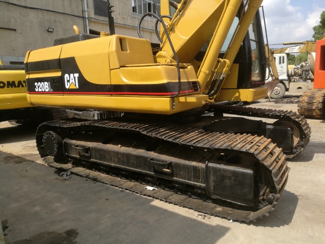 Caterpillar 320BL Excavator For Sale 2000 model made in Japan