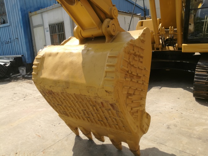 Caterpillar 320BL Excavator For Sale 2000 model made in Japan