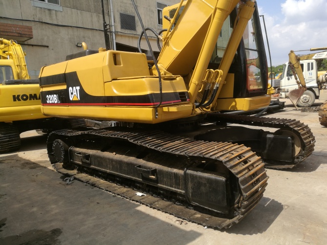 Caterpillar 320BL Excavator For Sale 2000 model made in Japan