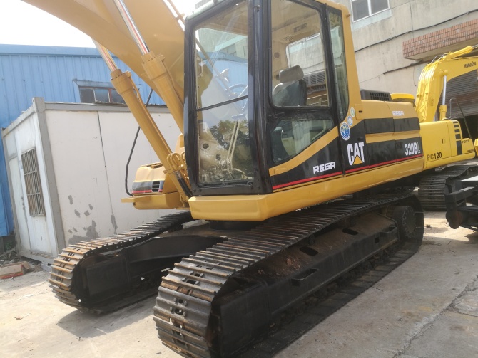 Caterpillar 320BL Excavator For Sale 2000 model made in Japan