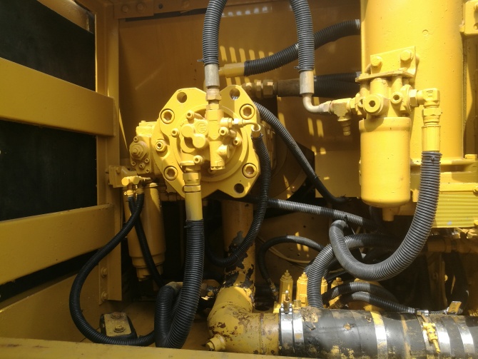 Caterpillar 320BL Excavator For Sale 2000 model made in Japan