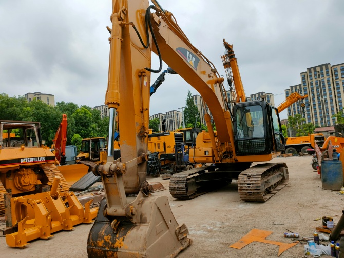 2007 Cat 320C excavator made in Japan in excellent working condition