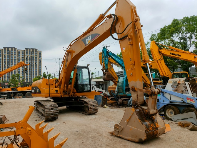 2007 Cat 320C excavator made in Japan in excellent working condition