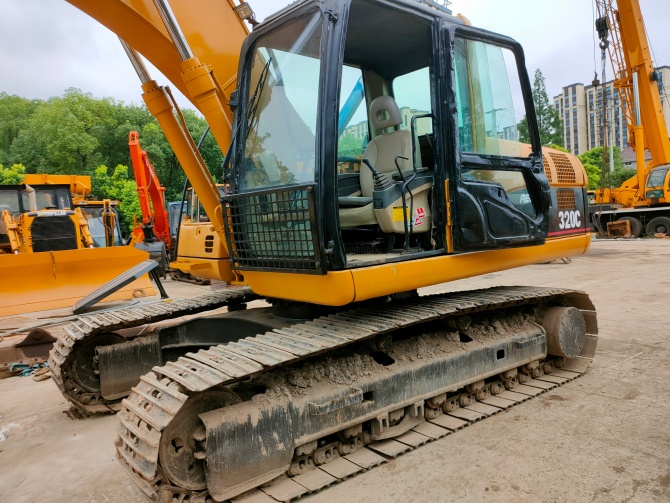 2007 Cat 320C excavator made in Japan in excellent working condition