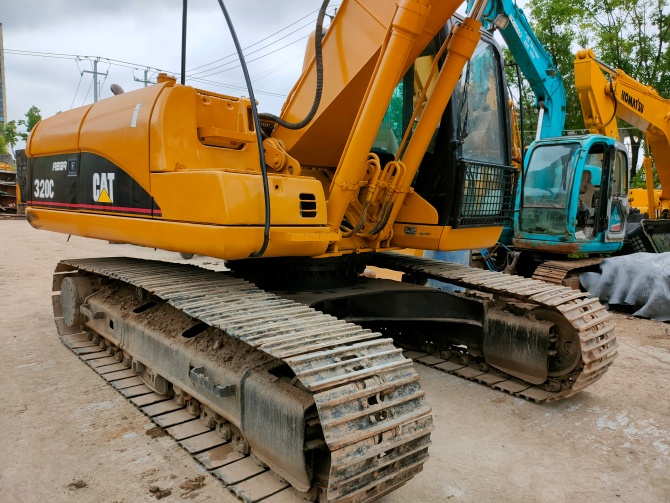 2007 Cat 320C excavator made in Japan in excellent working condition