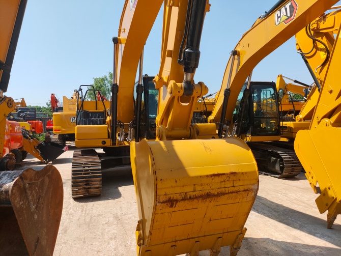 2022 Caterpillar 320GC Excavator made in Japan in excellent working condition