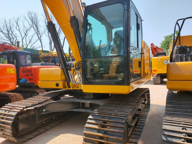 2022 Caterpillar 320GC Excavator made in Japan in excellent working condition