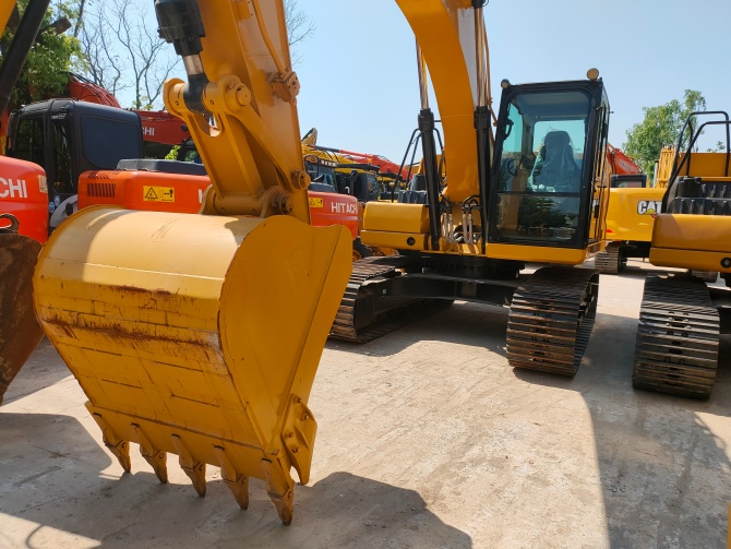 2022 Caterpillar 320GC Excavator made in Japan in excellent working condition