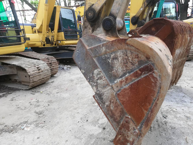 2011 Komatsu PC200-8 excavator made in Japan