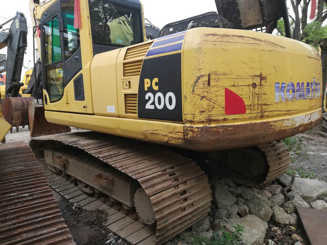 2011 Komatsu PC200-8 excavator made in Japan