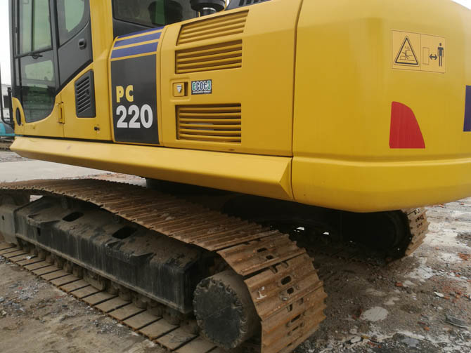 Komatsu PC220-8 excavator for sale with low hours made in Japan