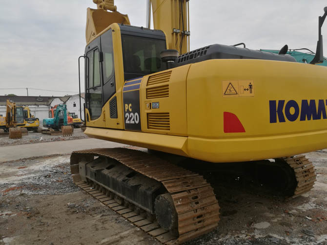 Komatsu PC220-8 excavator for sale with low hours made in Japan