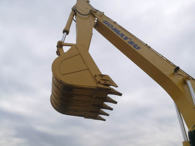 Komatsu PC220-8 excavator for sale with low hours made in Japan