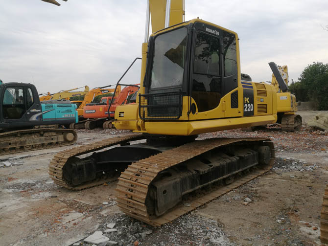 Komatsu PC220-8 excavator for sale with low hours made in Japan