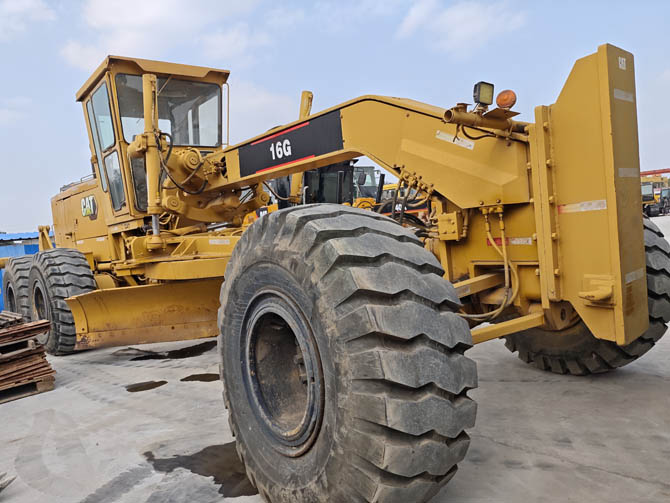 1989 Original Cat 16G motor grader with original paint and 3406 engine