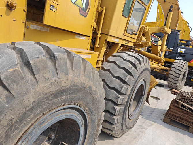 1989 Original Cat 16G motor grader with original paint and 3406 engine