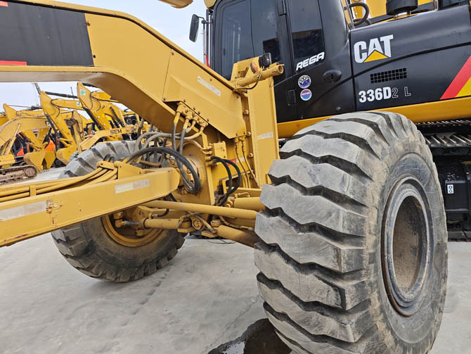 1989 Original Cat 16G motor grader with original paint and 3406 engine