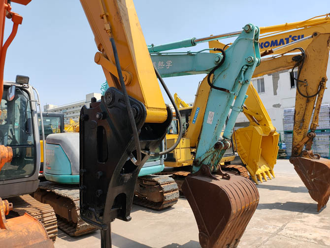 Cat 320 excavator with breaker attachment