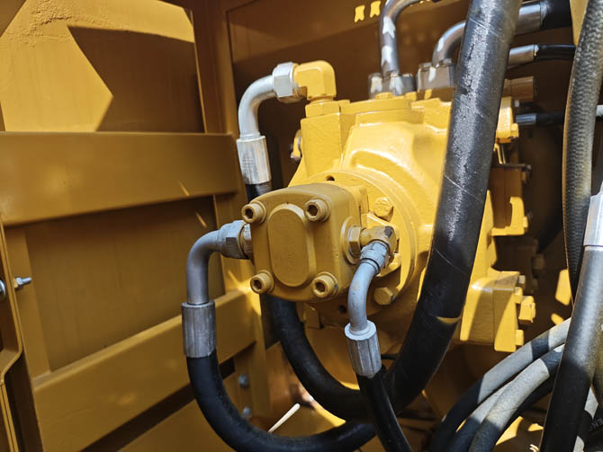 2000 Cat 320BL excavator equipped with hydraulic breaker attachment