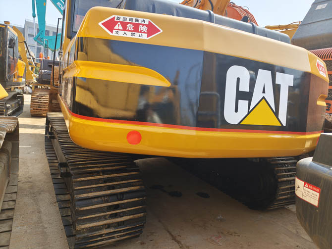 2000 Cat 320BL excavator equipped with hydraulic breaker attachment