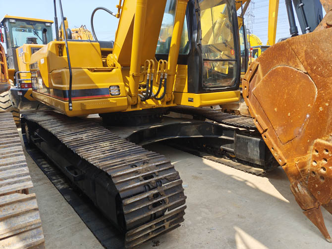 2000 Cat 320BL excavator equipped with hydraulic breaker attachment