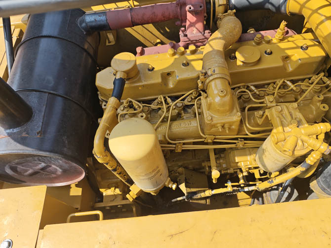 2000 Cat 320BL excavator equipped with hydraulic breaker attachment