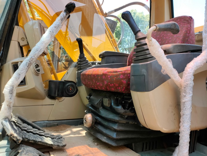 2006 Cat 320CL With Swamp Tracks excavator made in Japan