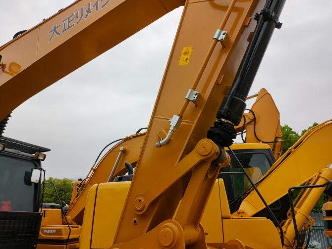 2019 Cat 320D2 excavator made in Japan in excellent working condition for sale