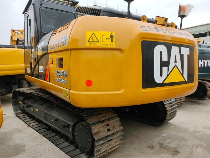 2019 Cat 320D2 excavator made in Japan in excellent working condition for sale