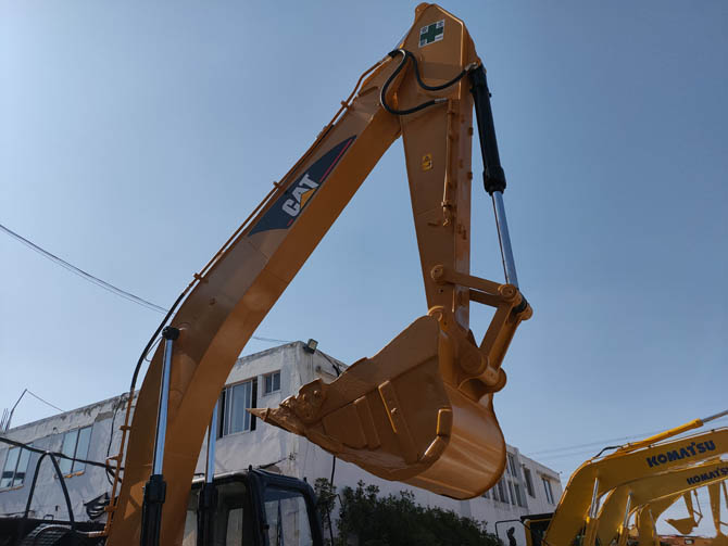 2013 Cat 323D excavator for sale Japan made excellent condition
