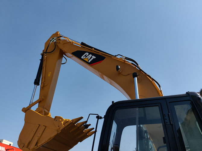 2013 Cat 323D excavator for sale Japan made excellent condition