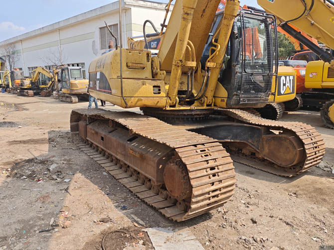 Cat 330CL With Breaker — 2005 Model USA Made