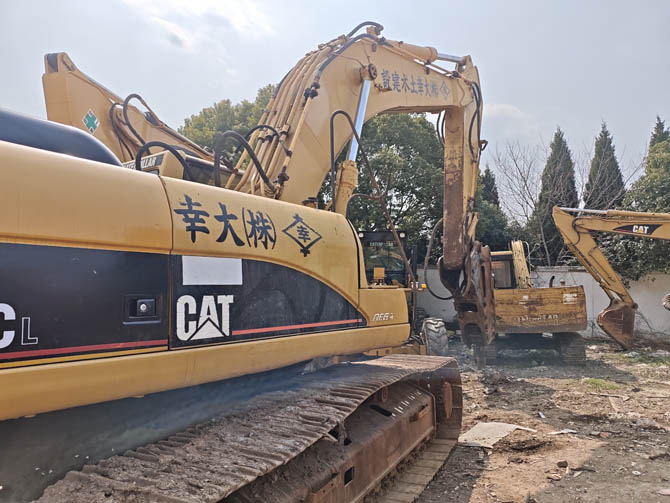 Cat 330CL With Breaker — 2005 Model USA Made