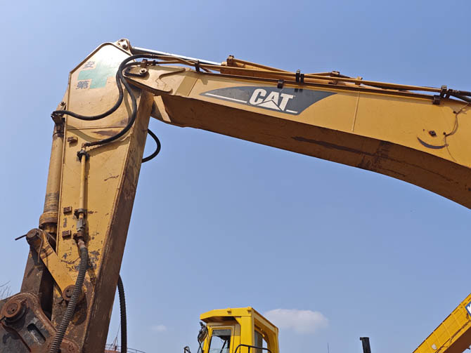 Cat 330CL With Breaker — 2005 Model USA Made