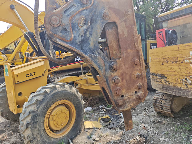Cat 330CL With Breaker — 2005 Model USA Made