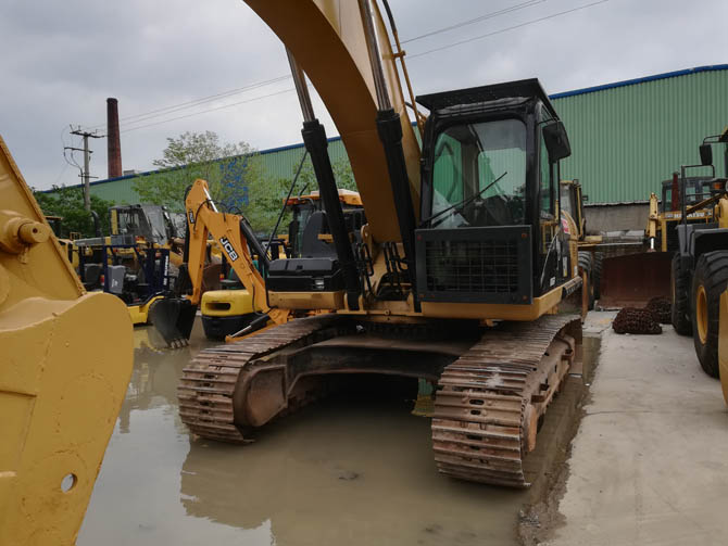 Cat 330D Excavator For Sale 2013 Japan model in excellent working condition