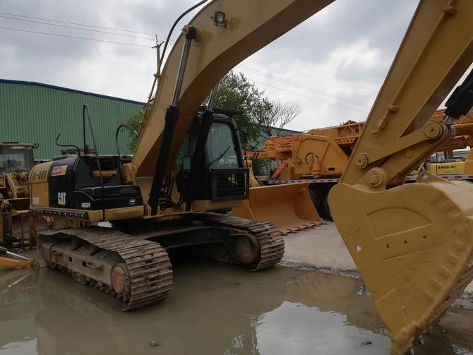 Cat 330D Excavator For Sale 2013 Japan model in excellent working condition