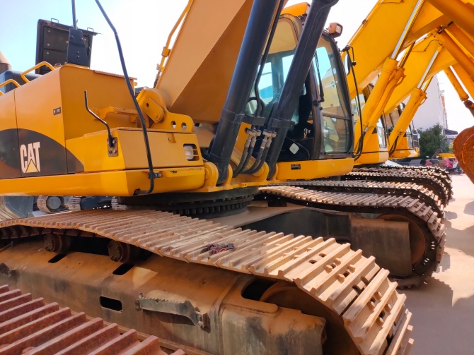 2011 Cat 345D excavator for sale in excellent working condition made in USA