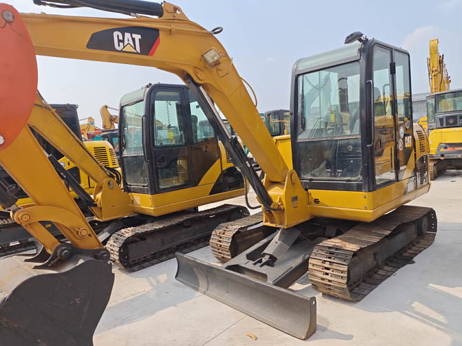 Cat Mini Excavator 306 2014 model in good working condition