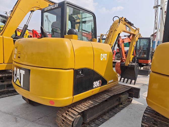 Cat Mini Excavator 306 2014 model in good working condition