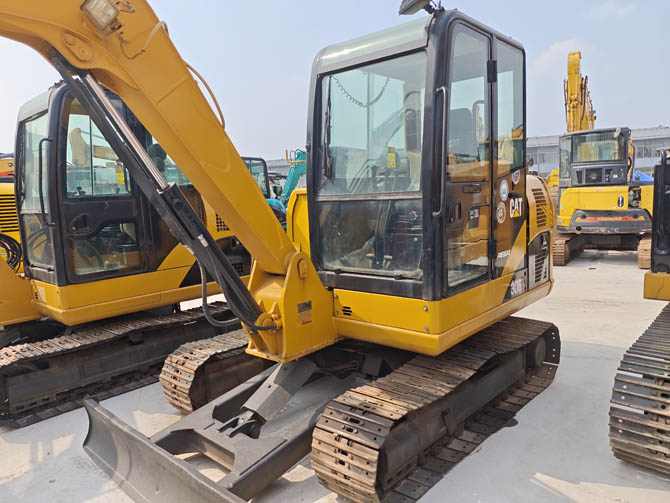 Cat Mini Excavator 306 2014 model in good working condition