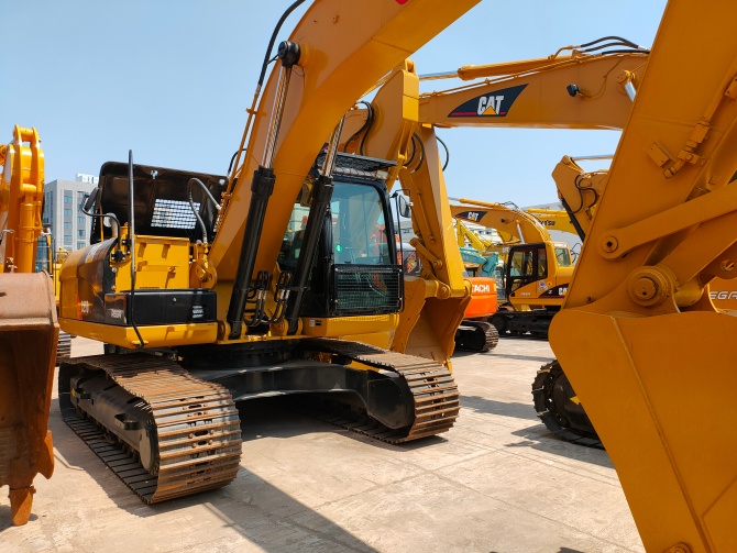 2011 Caterpillar 325DL excavator for sale in excellent working condition