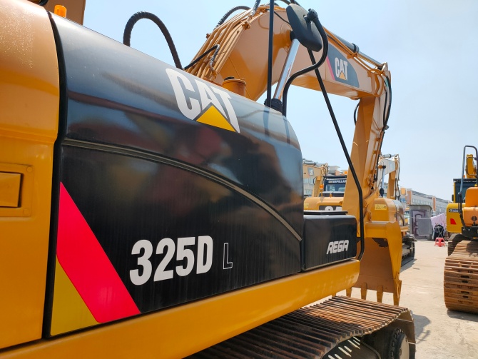 2011 Caterpillar 325DL excavator for sale in excellent working condition