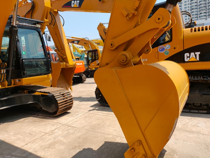 2011 Caterpillar 325DL excavator for sale in excellent working condition