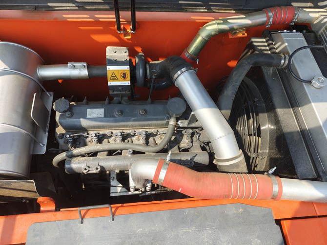 Doosan DX225 22 ton excavator 2014 model in excellent condition
