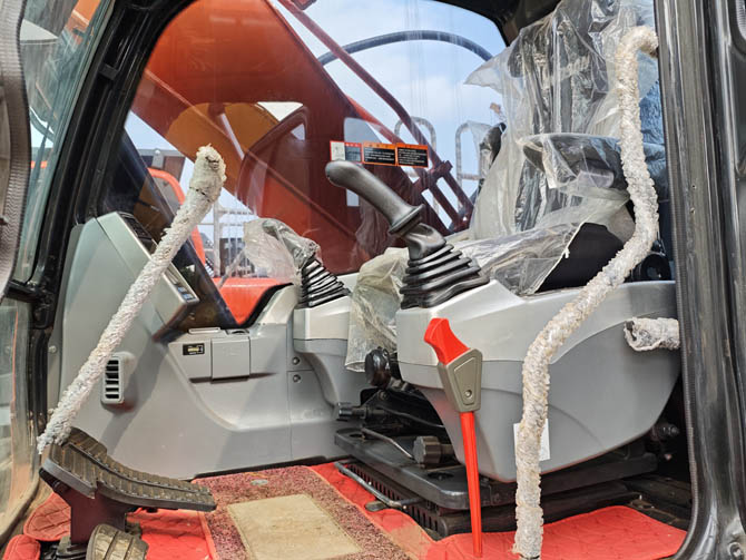 Doosan DX225 excavator 2021 model low hours excellent condition